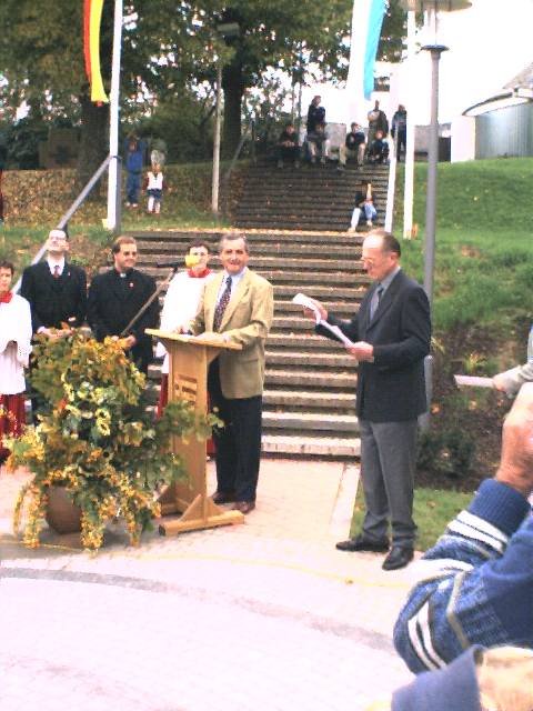 Dorfplatzeinweihung -vergrößern Dorfplatzeinweihung - vergrößern